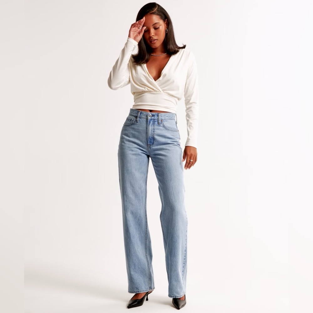 ABERCROMBIE & FITCH Loose High Rise Denim Jean
